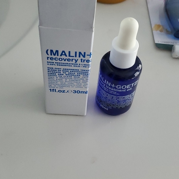 Malin and Goetz recovery oil for face less wrinkle - Picture 2 of 5